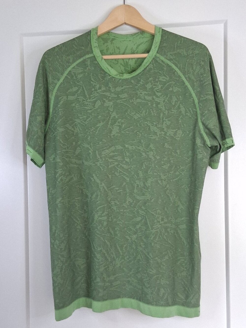 Lululemon Metal Vent Tech Short Sleeve Shirt Men’s Large Green Seamless